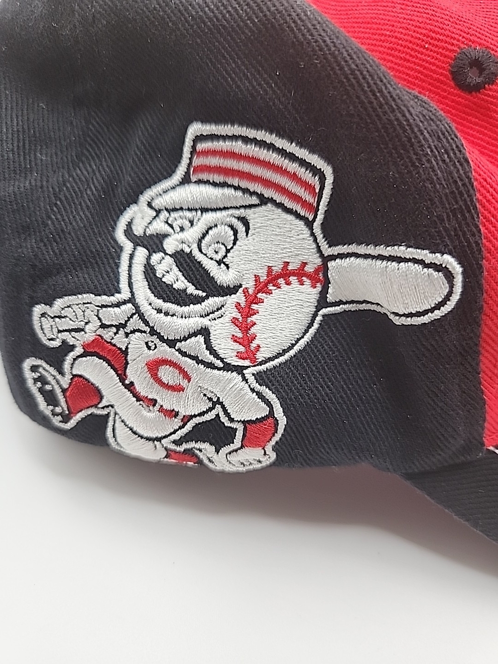 Red Kids Baseball Cap. Cincy Reds Youth hat. - Picture 6 of 12